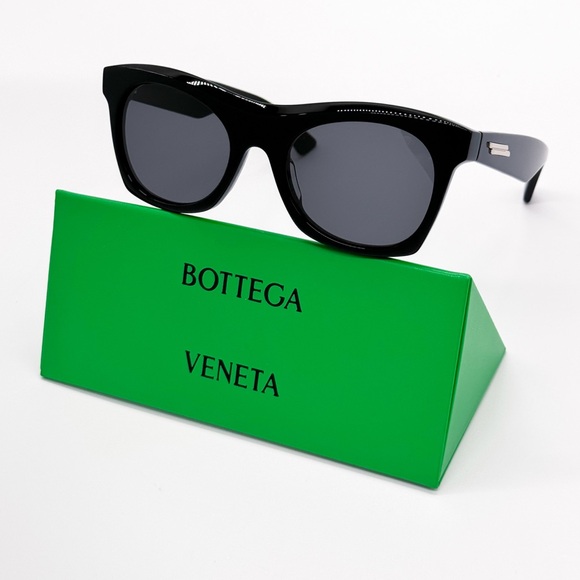 NEW BOTTEGA VENETA BV1061S 001 BLACK SQUARE WOMEN SUNGLASSES BOTTEGA VENETA - Picture 1 of 9